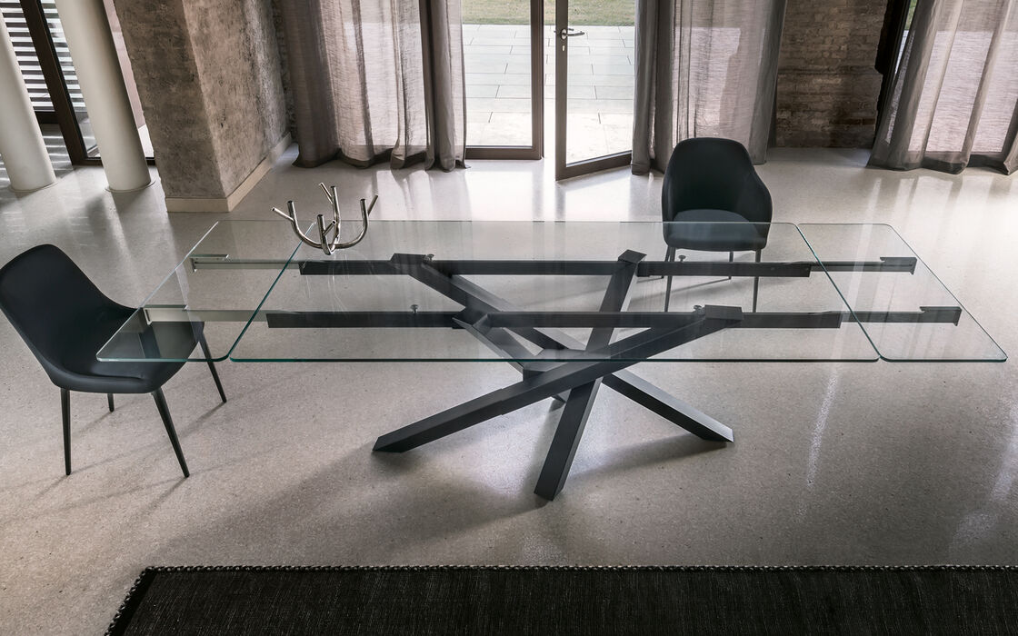 tavolo allungabile con piano in cristallo