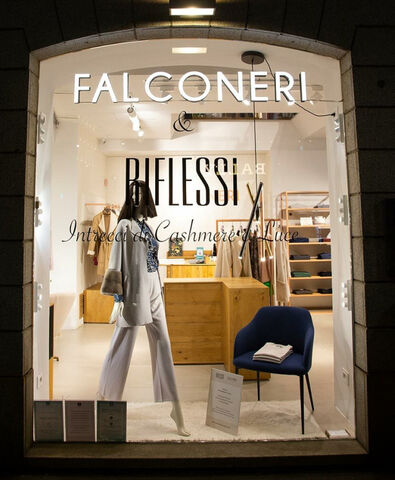 falconeri e riflessi copertina verticale