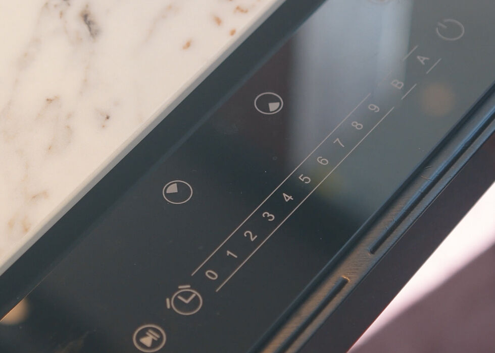 tavolo ceramica con piano cottura