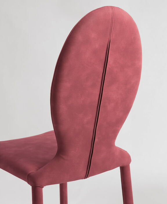 Sedie rivestite in tessuto, pelle o ecopelle