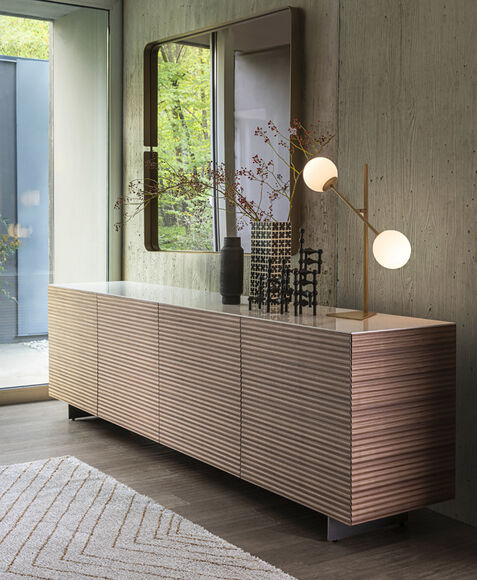 Madia Moderna dal Design elegante, in legno con piano in ceramica - Dolce Vita, Riflessi Madia Moderna dal Design elegante, in legno con piano in ceramica - Dolce Vita, Riflessi