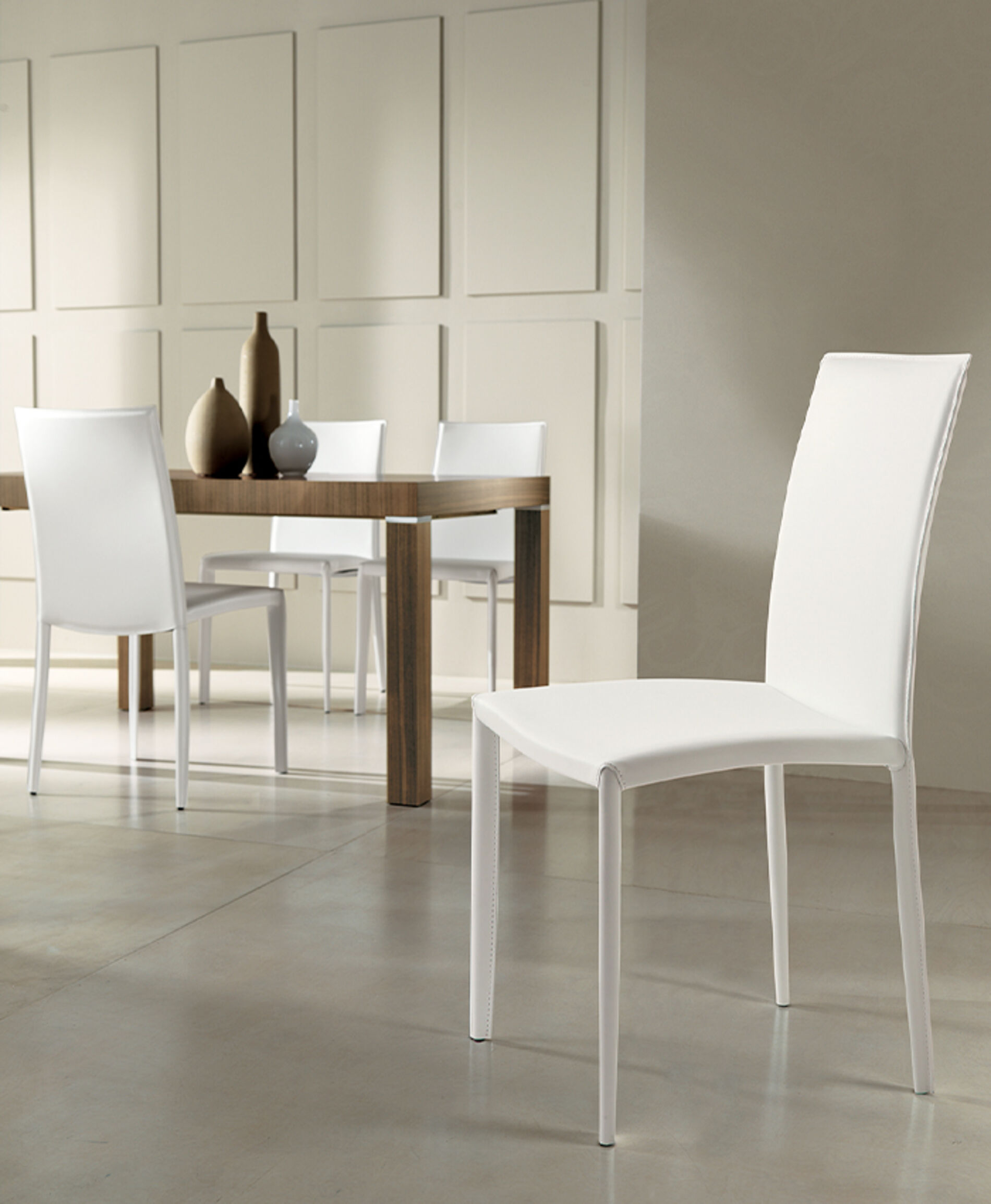 sedia rivestita in cuoio