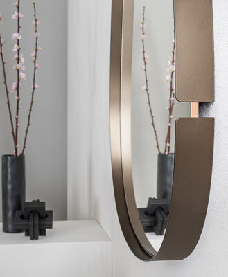 Specchio da parete con cornice in metallo, Lumiere, Riflessi