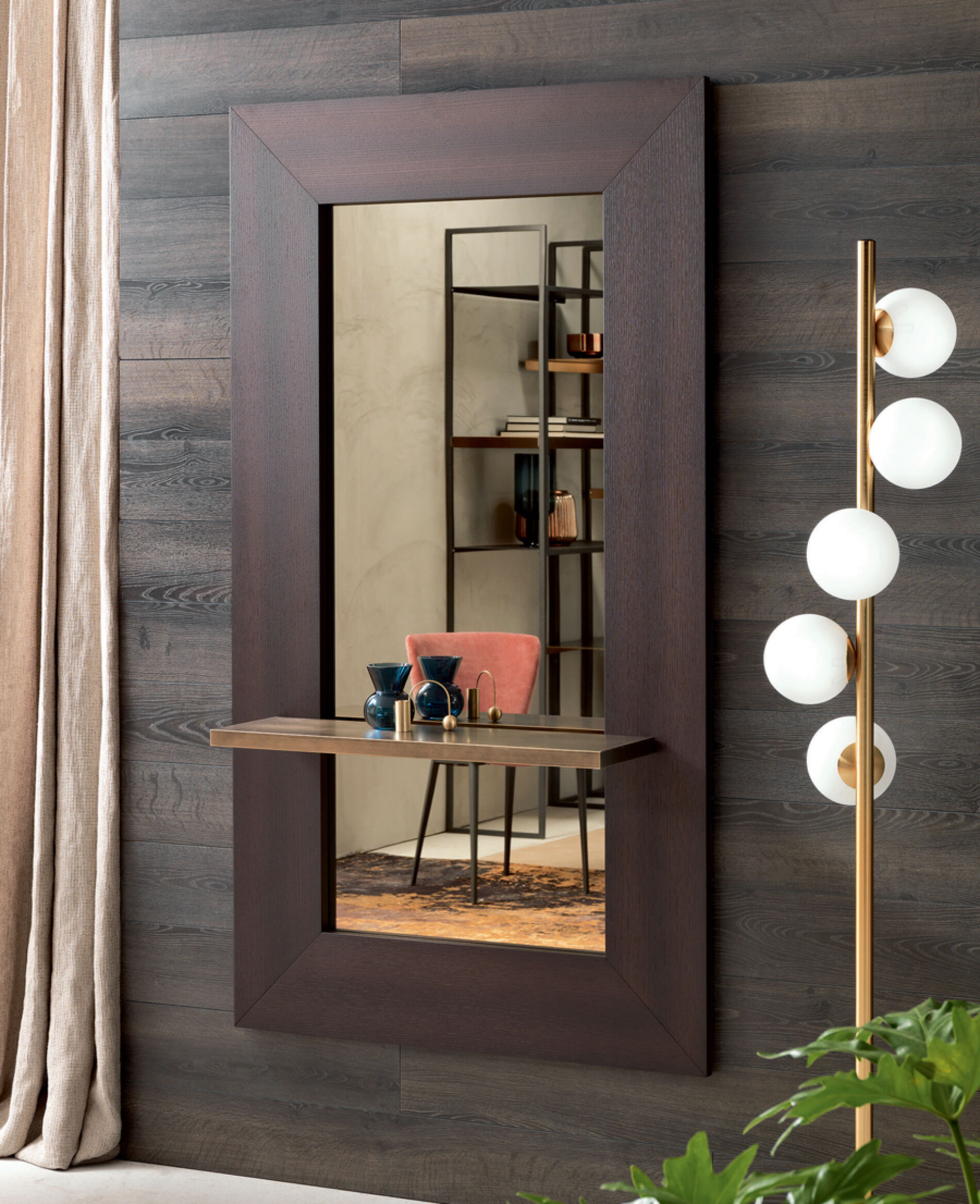 Sibilla, specchio da parete con mensola e cornice in legno