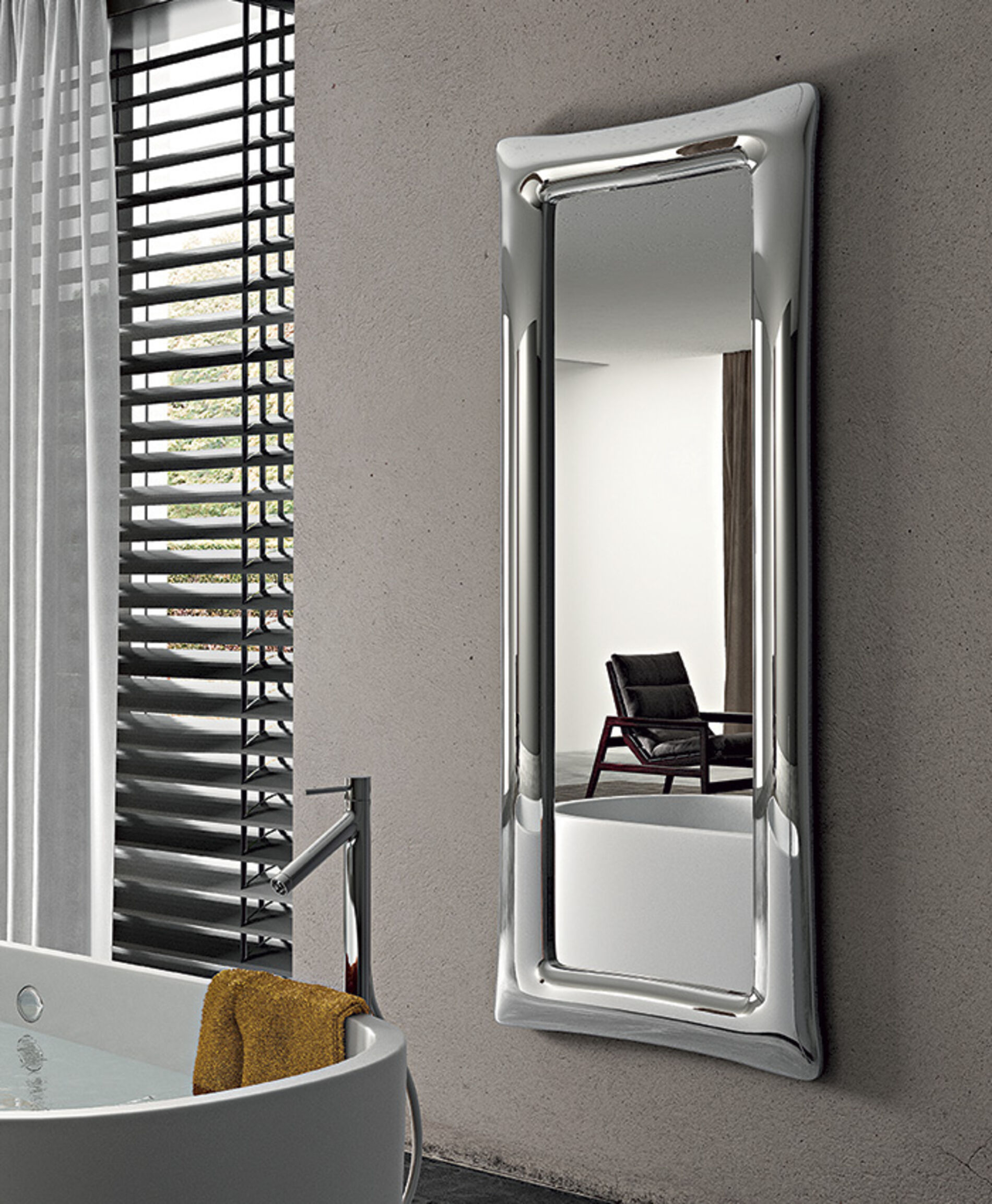 specchio moderno sinuo riflessi