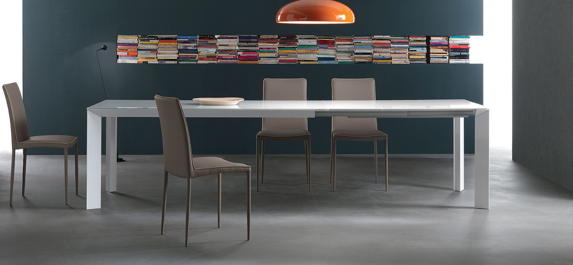 Manhattan, Tavolo di design in cristallo, allungabile, ospita fino a 12 persone - Riflessi