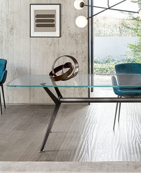 Tavolo con piano in cristallo