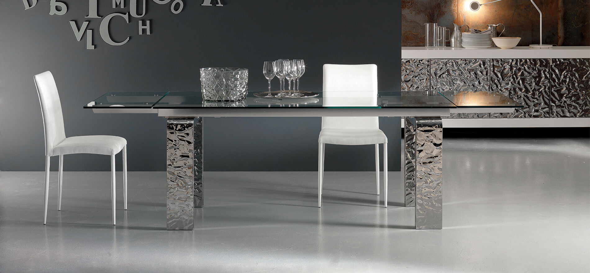 mito tavolo cristallo riflessi