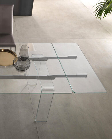 tavolo interamente in cristallo