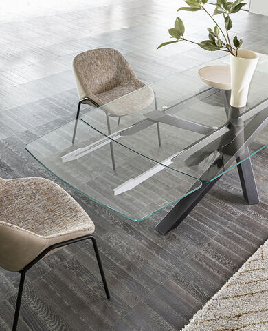 Dettaglio del tavolo allungabile in cristallo Shangai