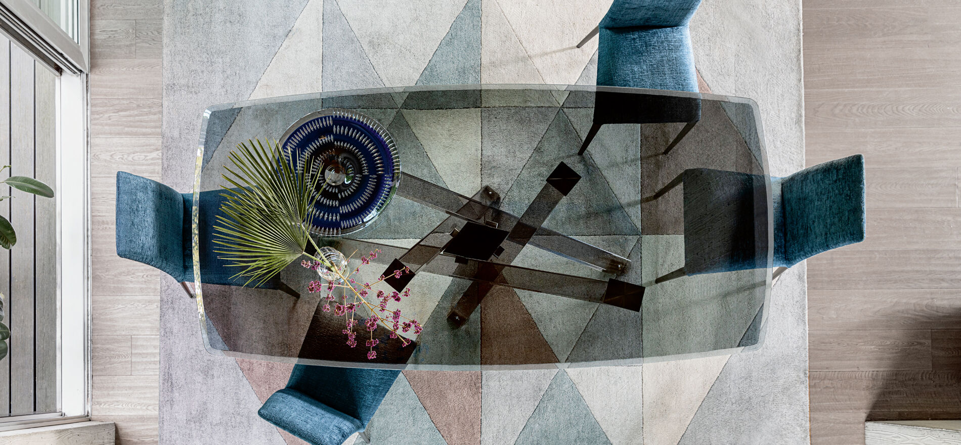 Tavolo cristallo, Riflessi