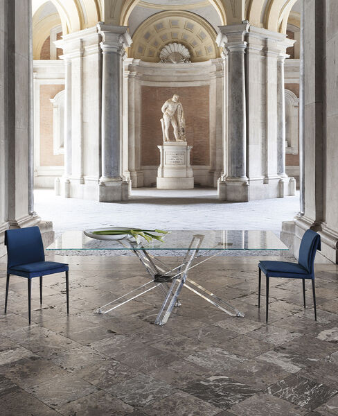 tavolo in cristallo di design riflessi
