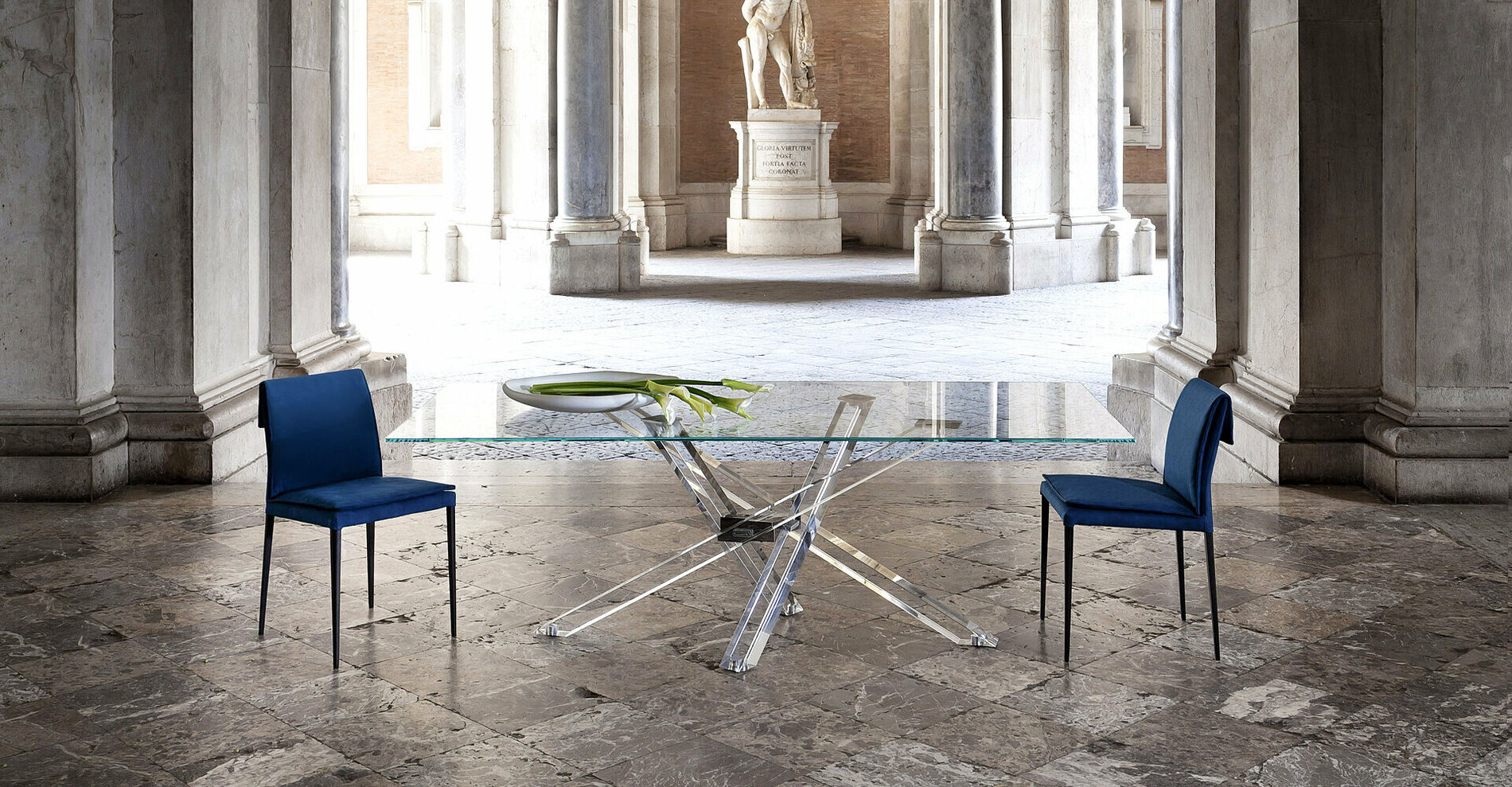 Tavolo in cristallo moderno e di design