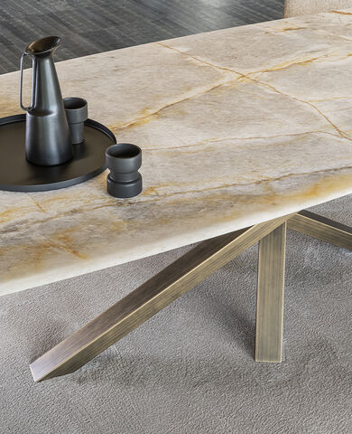 Tavolo in marmo, dettaglio, Living Riflessi