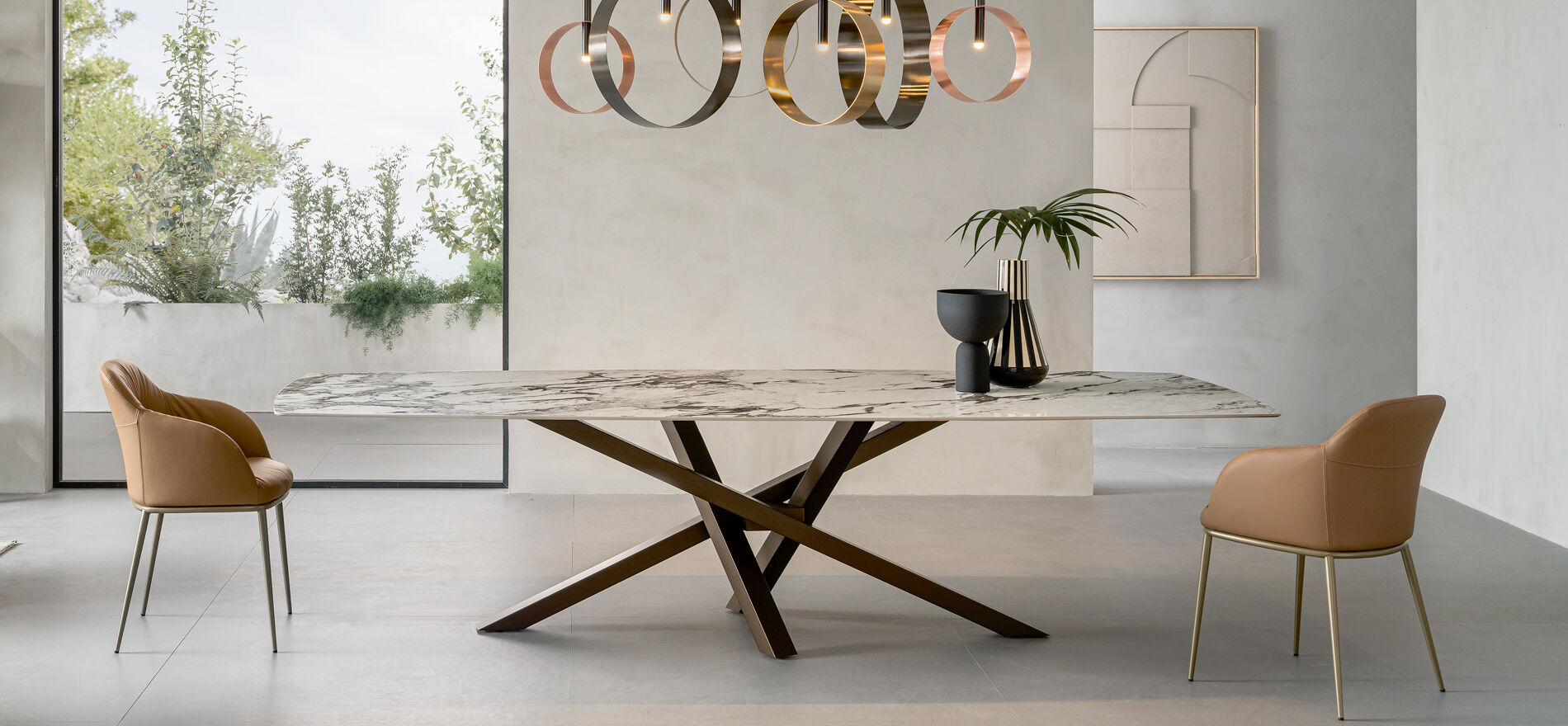 Shangai è un elegante  Tavolo di Design con piano in Ceramica, disponibile in varie finiture