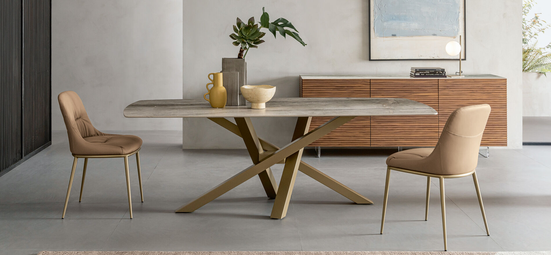 Shangai è un elegante  Tavolo di Design con piano in Ceramica, disponibile in varie finiture